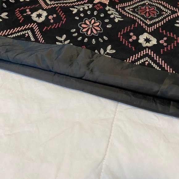 ANDREE BY UNIT Black and Pink Floral Mini Skirt - Picture 4 of 10